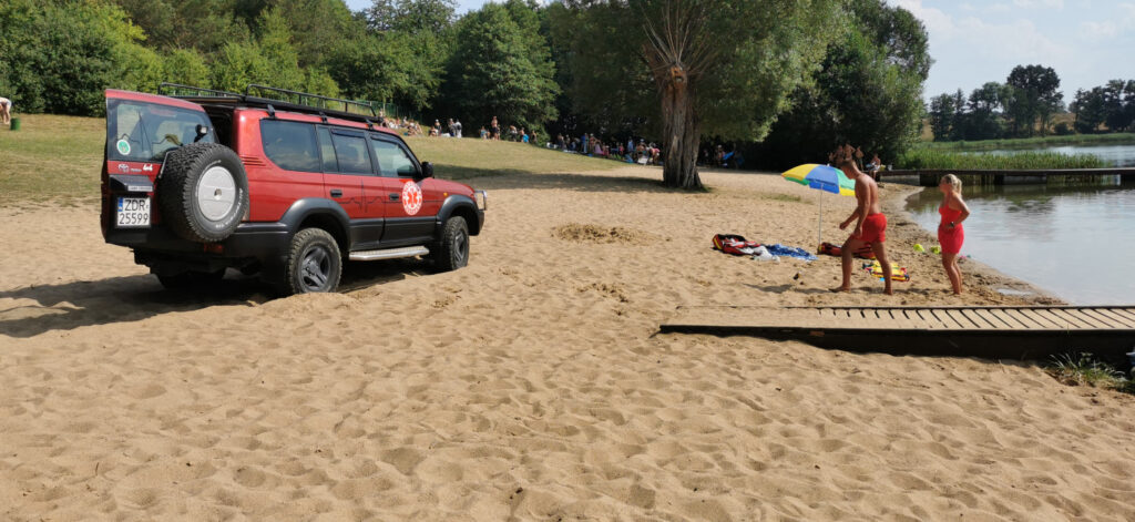Akcja ratunkowa na plaży w Drawsku