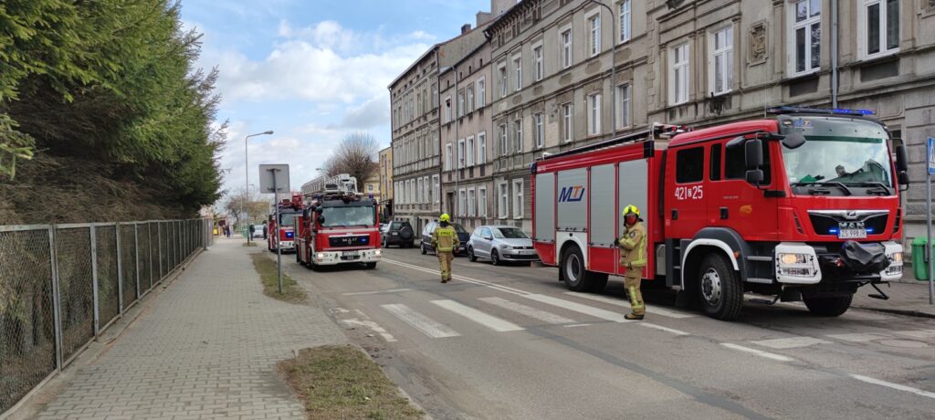 Ponad 200 ewakuowanych osób w Złocieńcu. Były podejrzenia o bombach i trujących gazach ! [WIDEO]