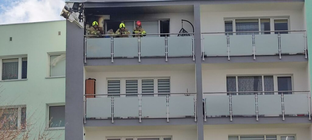 Ogień rozprzestrzeniał się na balkonie w jednym z mieszkań w Złocieńcu