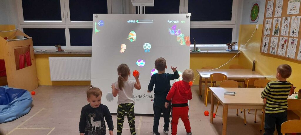 Szkoła w Ostrowicach otrzymała nowoczesny sprzęt