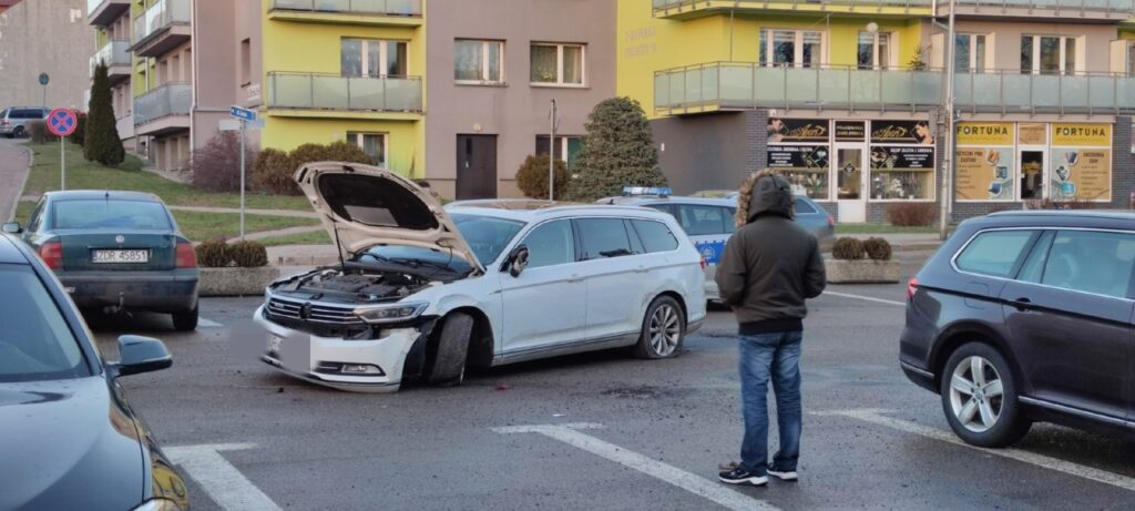 Rozbite auta w Złocieńcu - była też kradzież auta