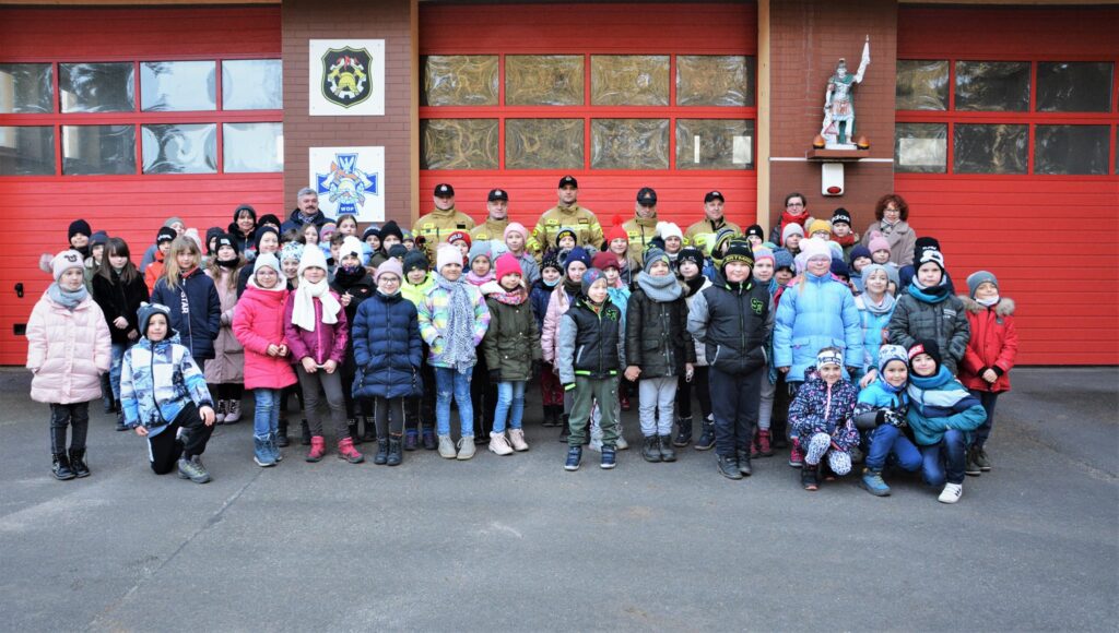 Dzieci podziękowały strażakom z wojskowej straży ze Złocieńca