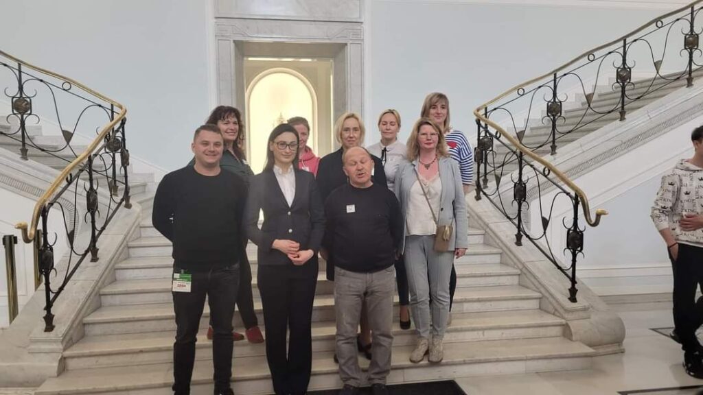 Minister Golińska zaprosiła dzieci na zwiedzanie gmachu Sejmu