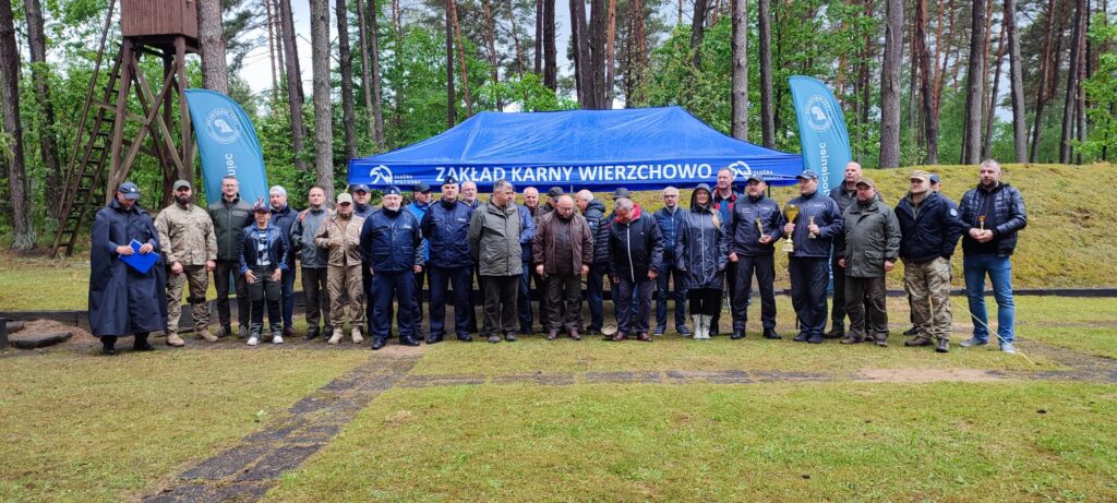 Powiatowa integracja i wspólny cel na strzelnicy w Wierzchowie