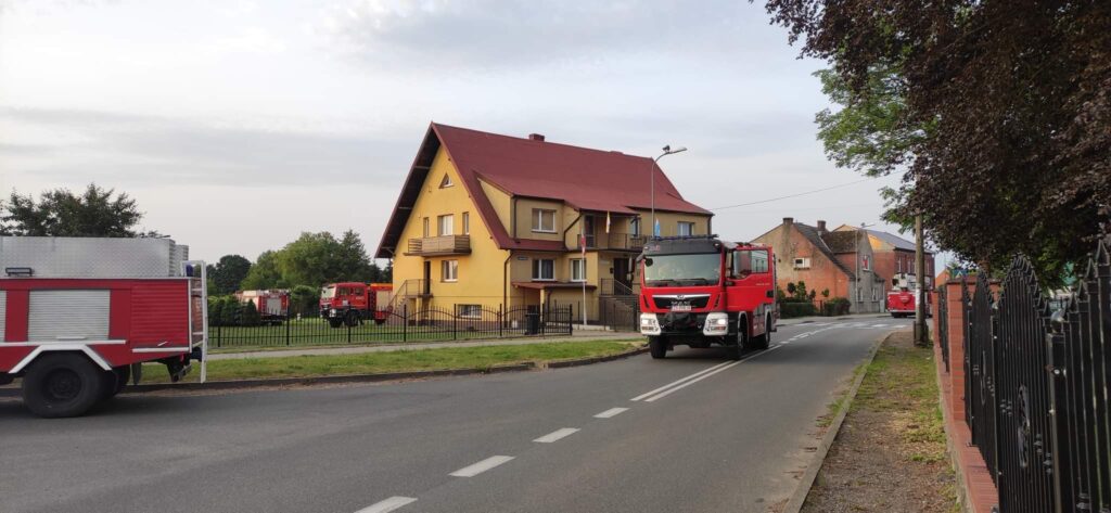 Pożar w Wierzchowie wybuchł nad ranem. Interweniowali strażacy