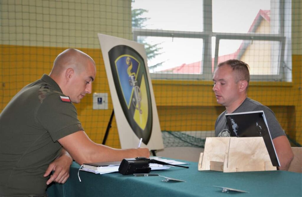 Grupa 160 osób zgłosiło się do jednostki wojskowej w Złocieńcu. To dobrowolne szkolenie