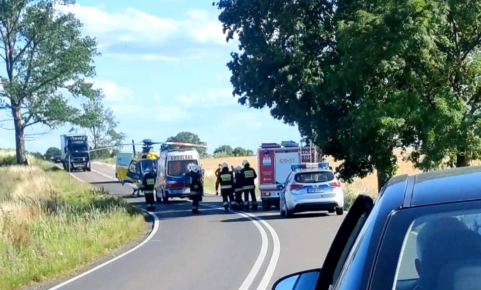 Wypadek drogowy w pobliżu Pomierzyna. Poszkodowaną zabrał śmigłowiec